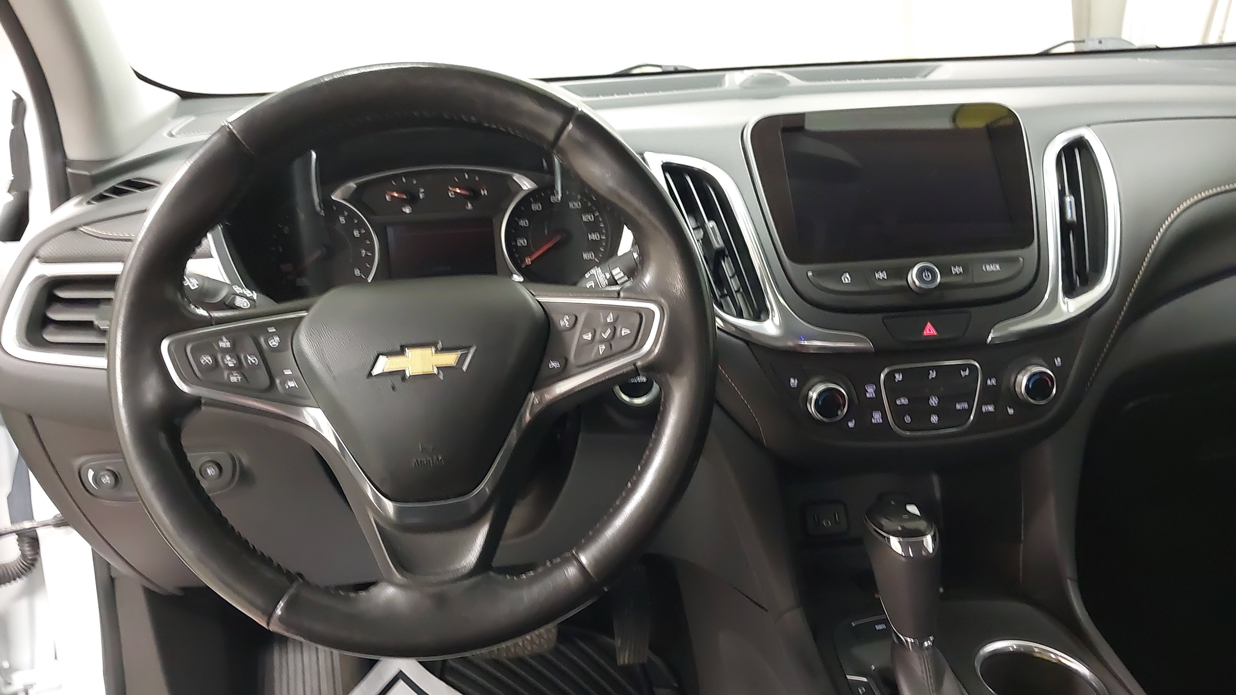 Used 2018 Chevrolet Equinox Premier AWD/4WD image 26