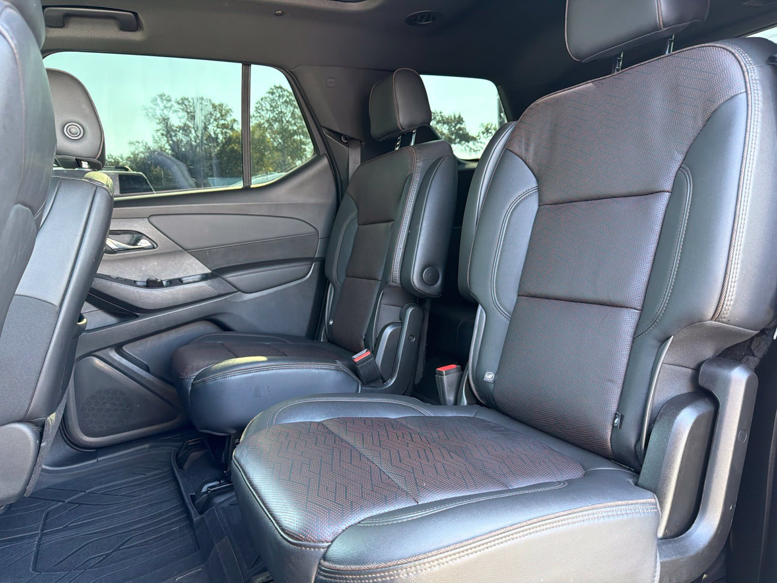 Used 2022 Chevrolet Traverse High Country FWD image 12