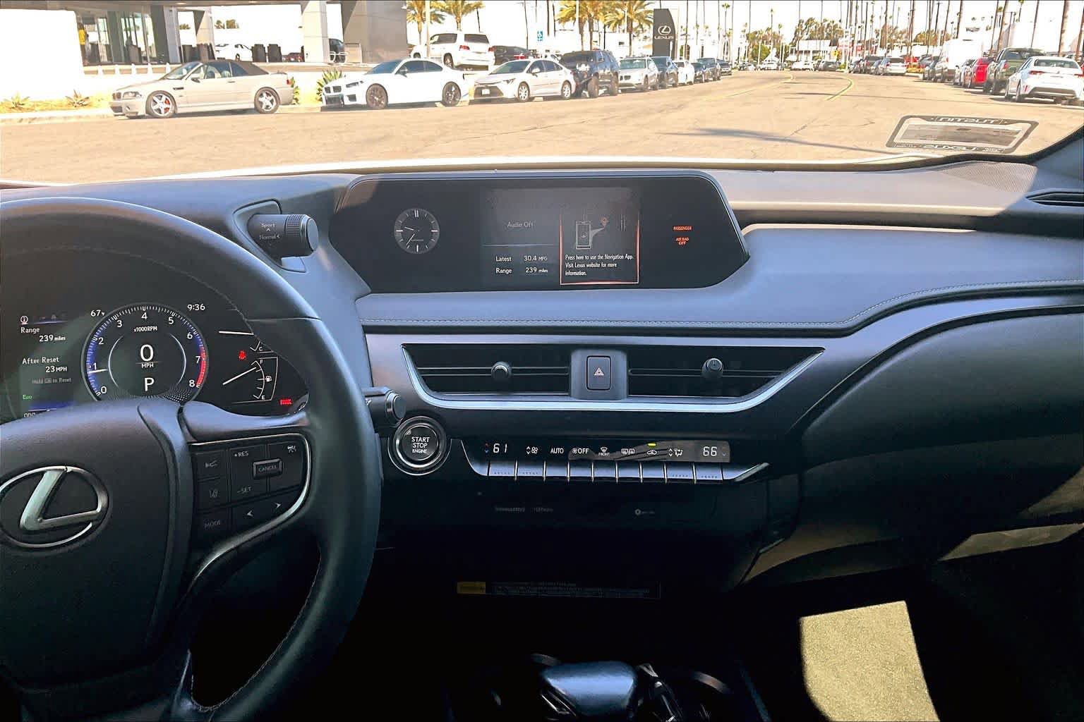 Used 2022 Lexus UX 200 w/ Accessory Package (Z1) FWD image 6