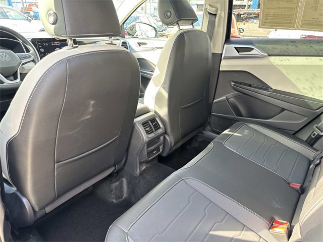 Certified 2025 Volkswagen Taos SE w/ Panoramic Sunroof Package image 10