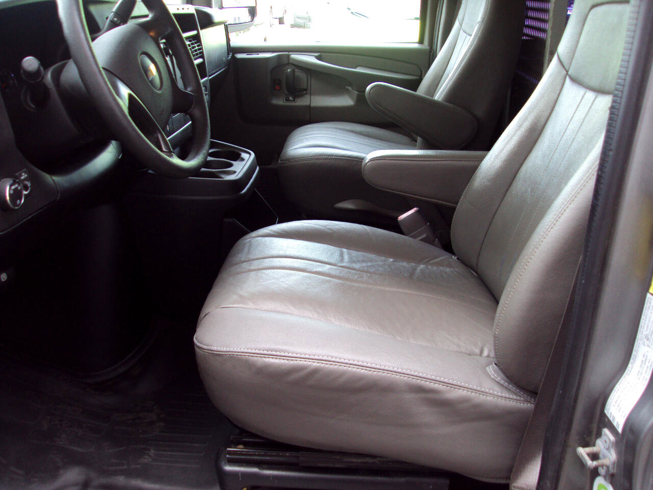 Used 2012 Chevrolet Express 2500 image 15