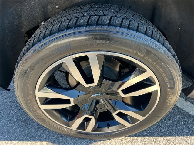 Used 2019 Chevrolet Suburban Premier image 17