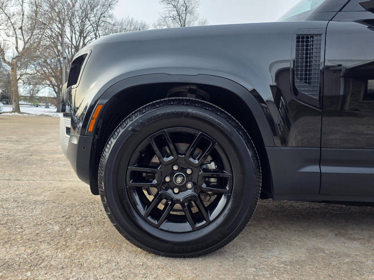 Used 2024 Land Rover Defender 110 S image 29