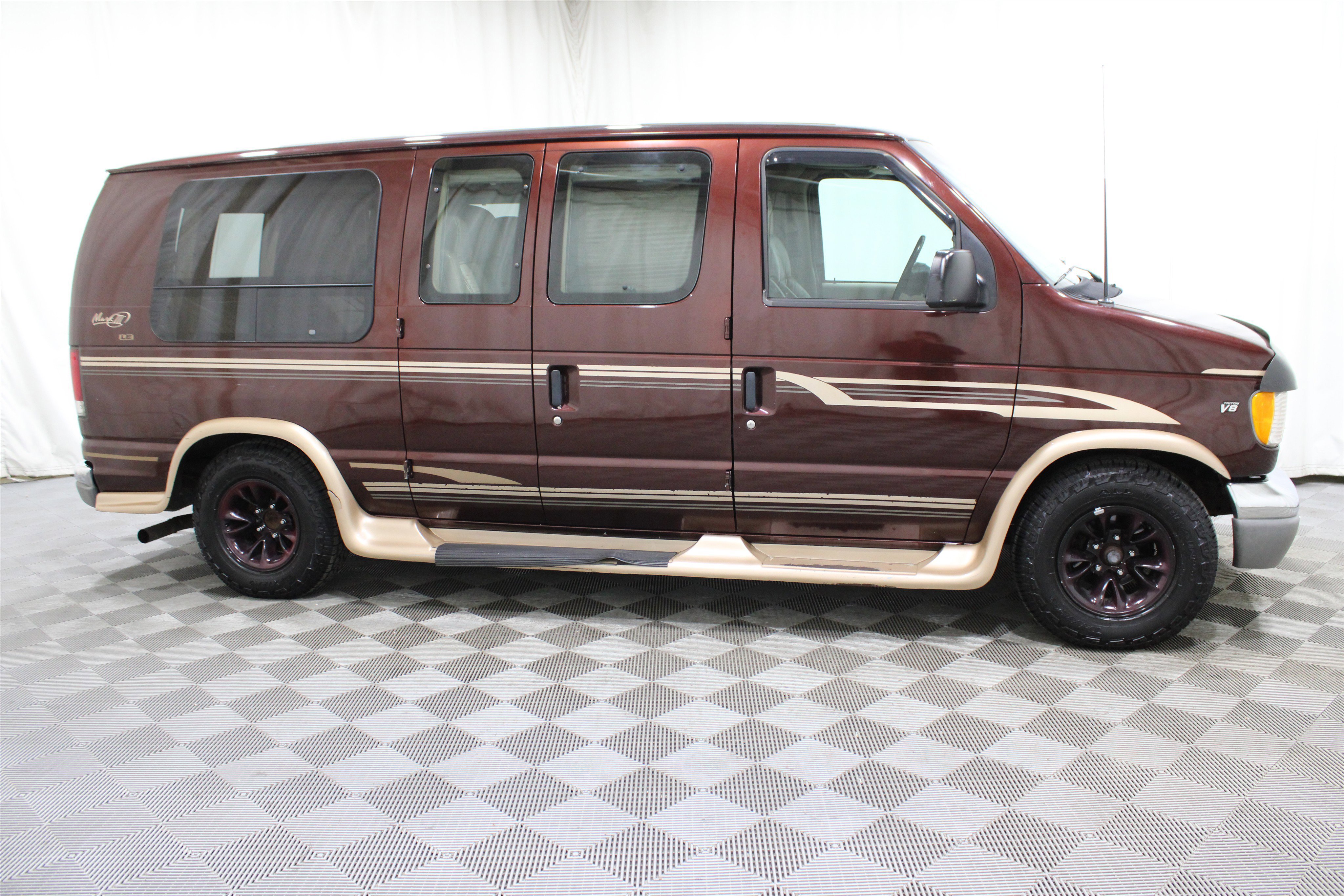 Used 2000 Ford E-150 and Econoline 150 Recreational Mark III image 35