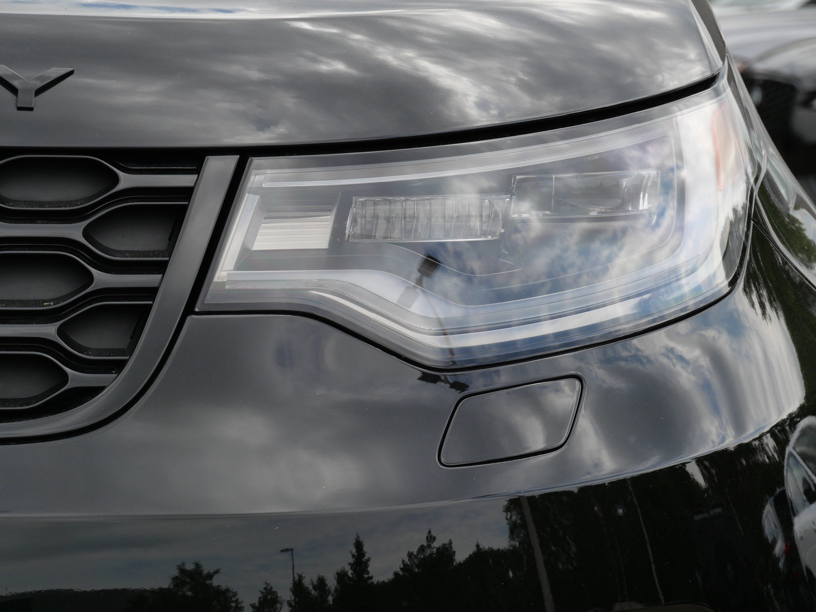 Used 2023 Land Rover Discovery S R-Dynamic AWD/4WD image 9
