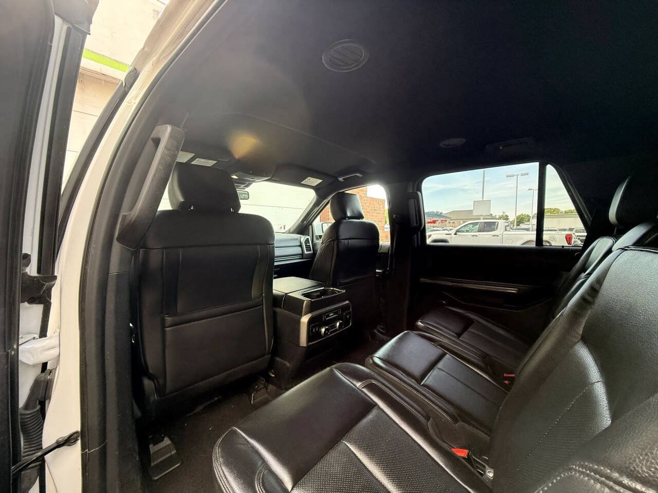 Used 2019 Ford Expedition XLT w/ Equipment Group 202A AWD/4WD image 15