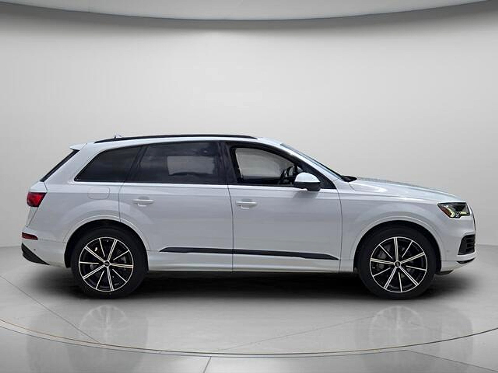 Used 2023 Audi Q7 3.0T Premium Plus w/ Premium Plus Package AWD/4WD image 7