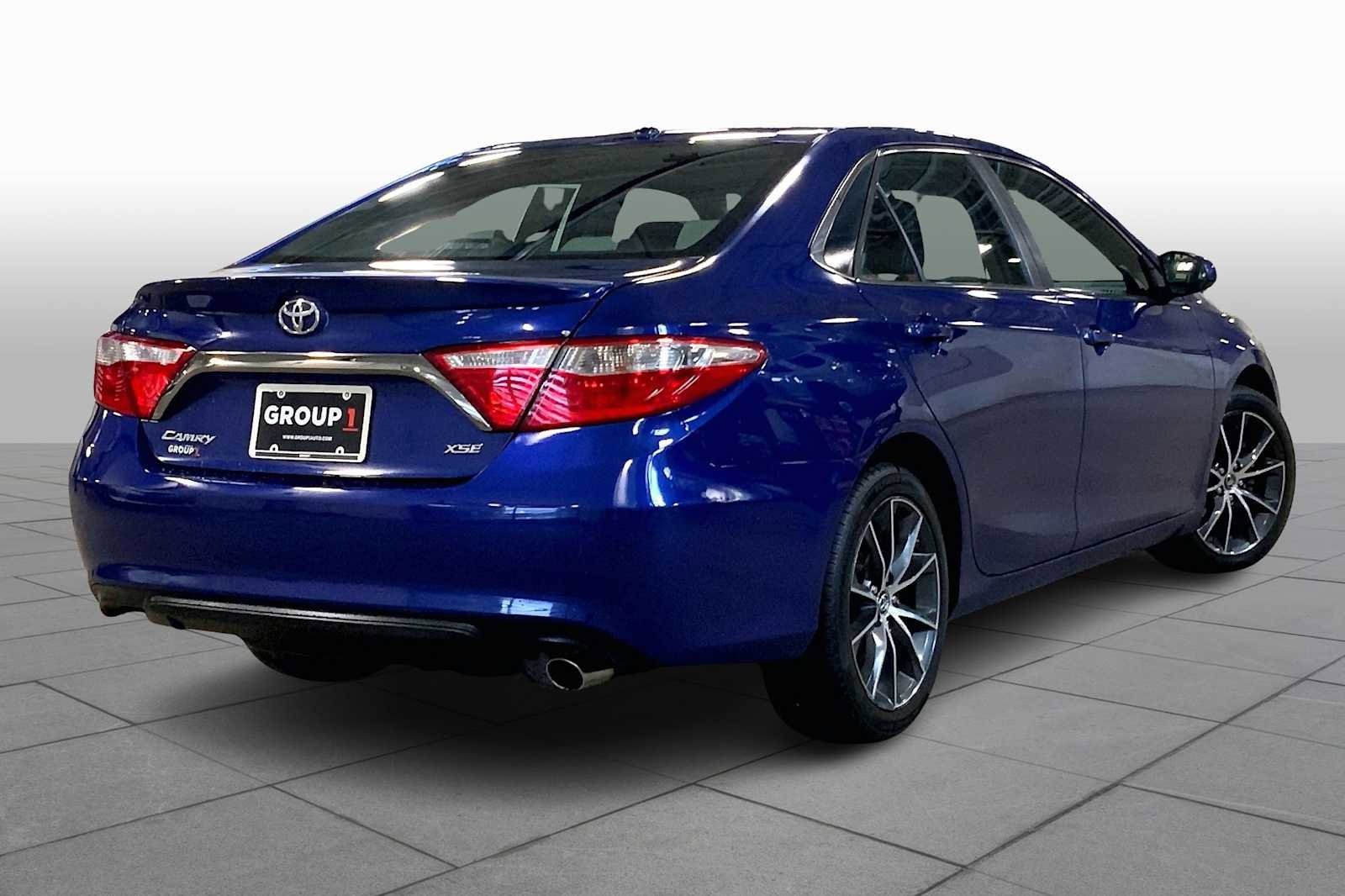 Used 2015 Toyota Camry XSE image 18