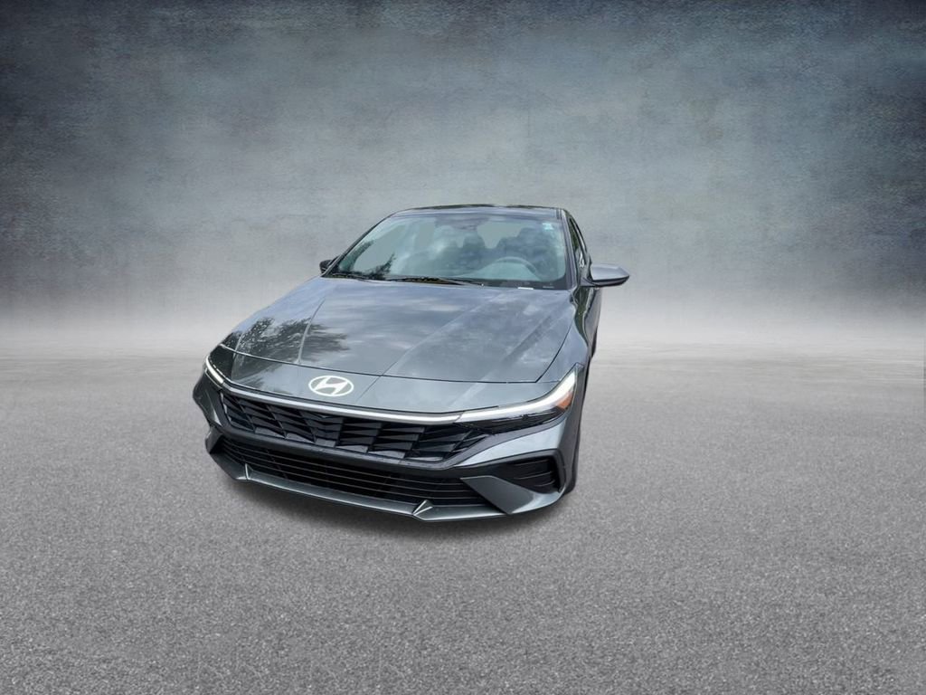 Used 2025 Hyundai Elantra SE image 7