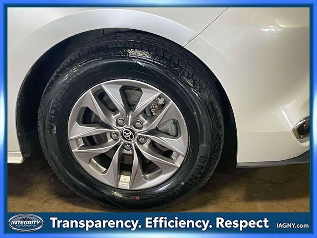 Used 2023 Toyota Sienna XLE FWD image 9