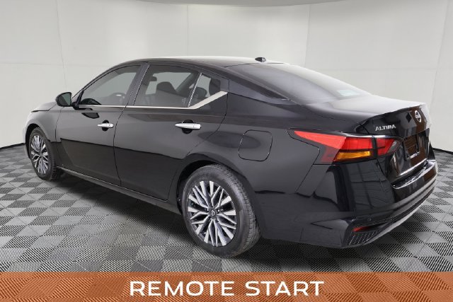 Used 2025 Nissan Altima 2.5 SV FWD image 9