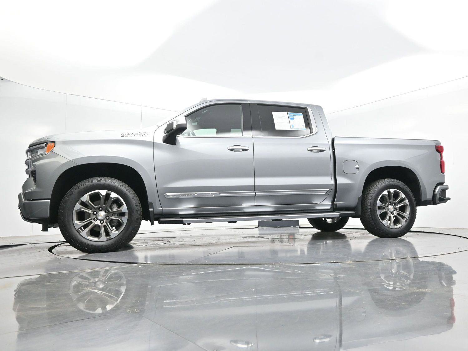 Used 2025 Chevrolet Silverado 1500 High Country w/ Technology Package AWD/4WD image 49