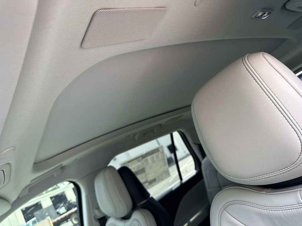 New 2025 Lincoln Aviator Reserve image 32