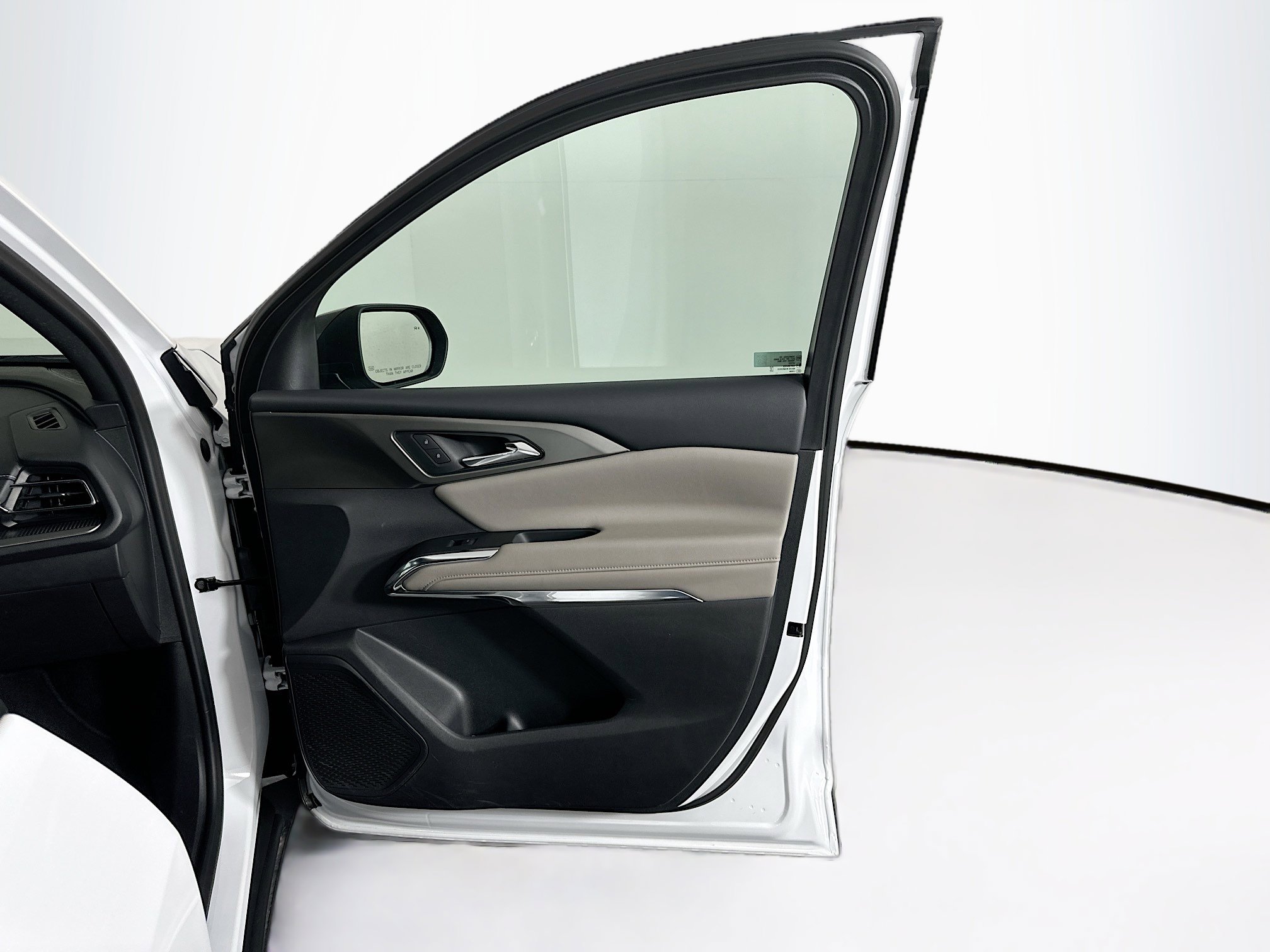 Used 2025 Chevrolet Traverse LT image 34