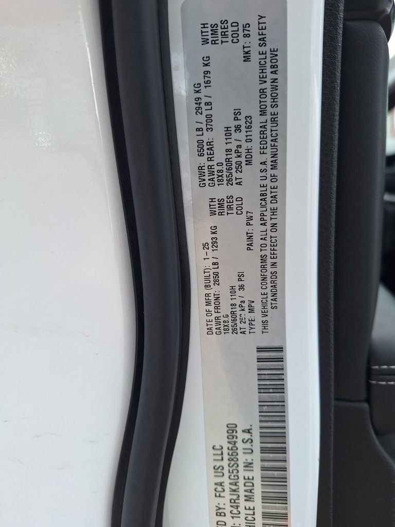 Used 2025 Jeep Grand Cherokee L Laredo image 32