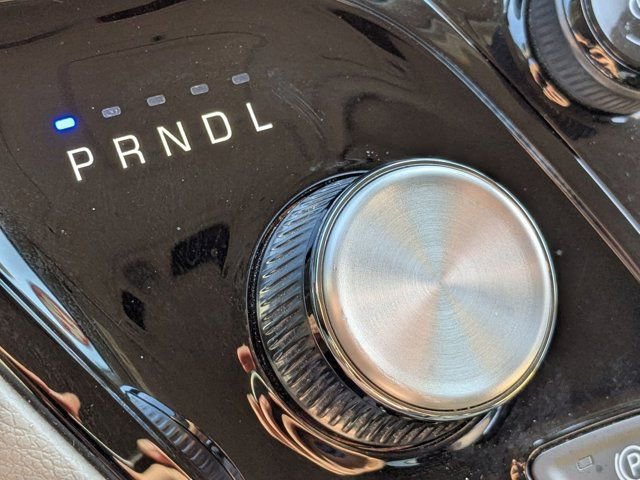 Used 2023 Chrysler Pacifica Touring-L image 15