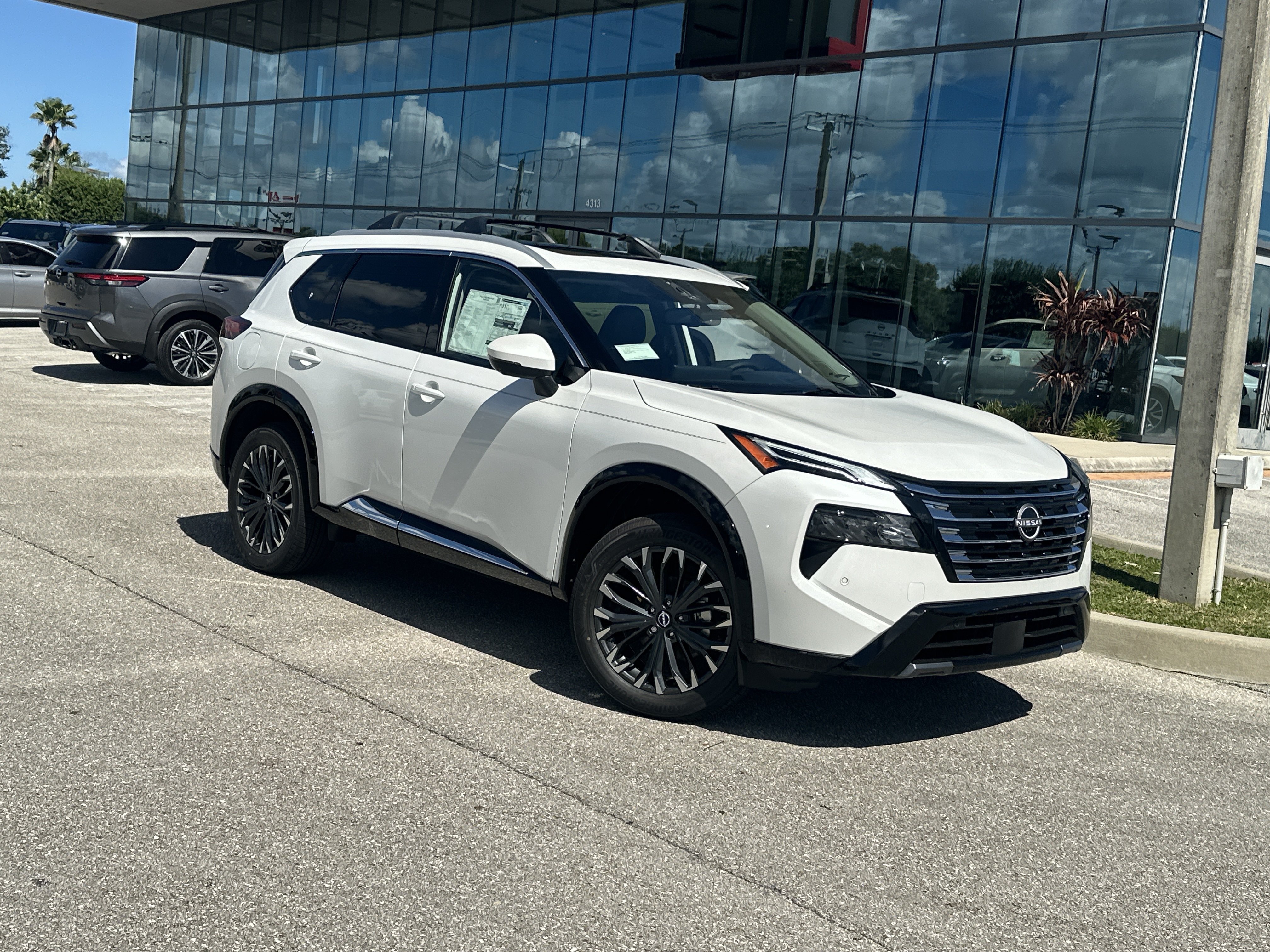 New 2026 Nissan Rogue Platinum AWD/4WD image 2