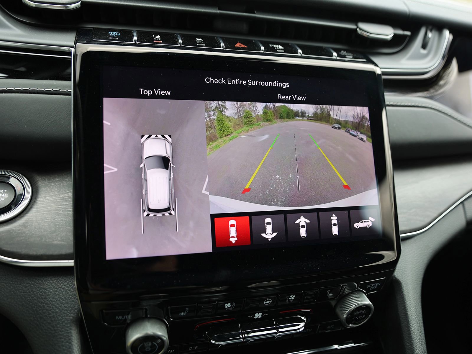 Used 2022 Jeep Grand Cherokee Overland w/ Advanced Protech Group III AWD/4WD image 38