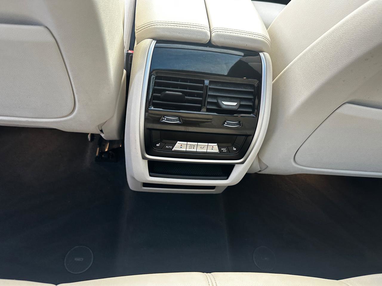 Used 2019 BMW X5 xDrive40i w/ Premium Package 2 AWD/4WD image 18