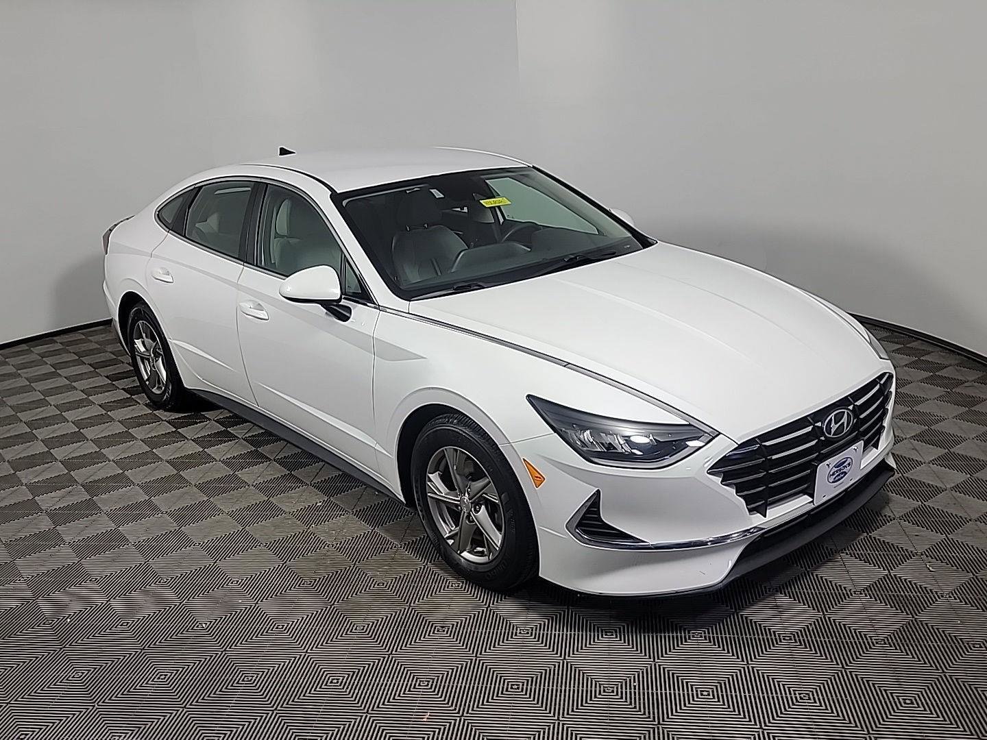 Used 2022 Hyundai Sonata SE image 2