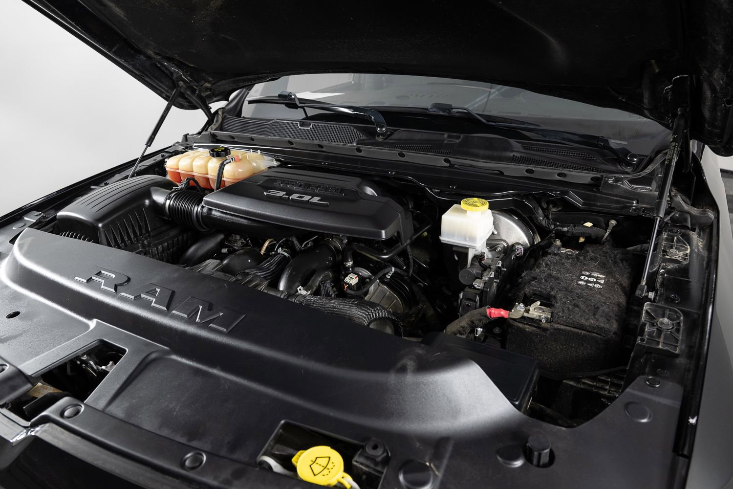 Used 2020 RAM 1500 Limited w/ Black Appearance Package image 46