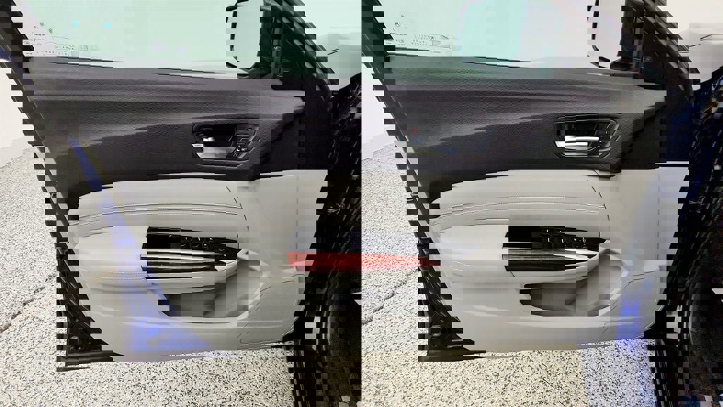 Used 2016 Acura TLX w/ Technology Package FWD image 11