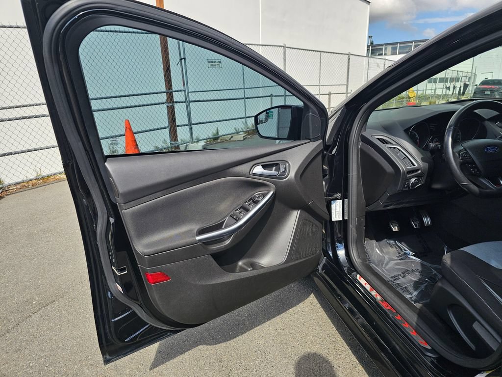 Used 2016 Ford Focus ST FWD image 18