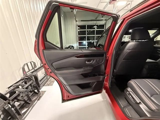 Used 2025 Honda Pilot TrailSport image 14