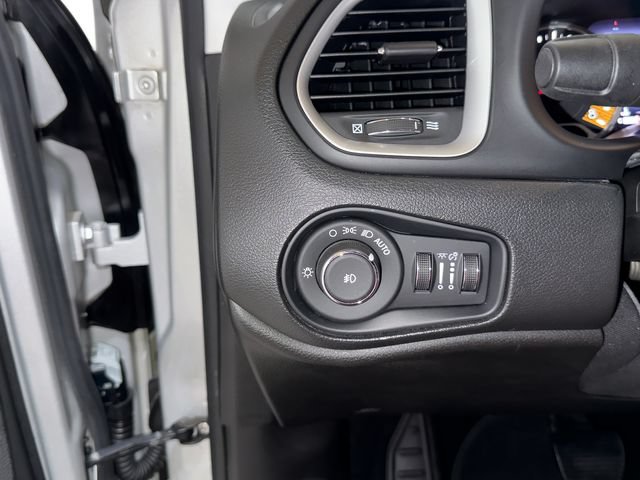 Used 2021 Jeep Renegade Latitude FWD image 9