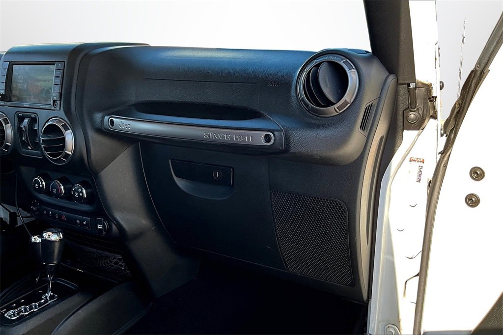 Used 2018 Jeep Wrangler Unlimited Sahara image 24