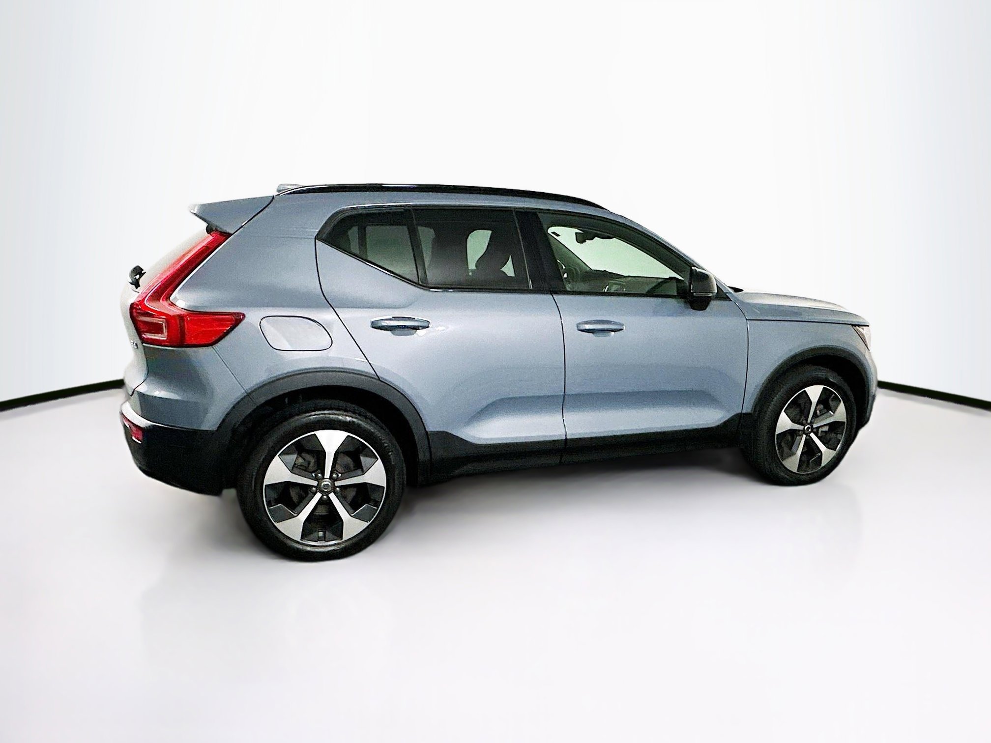 Used 2023 Volvo XC40 B4 Ultimate FWD image 10