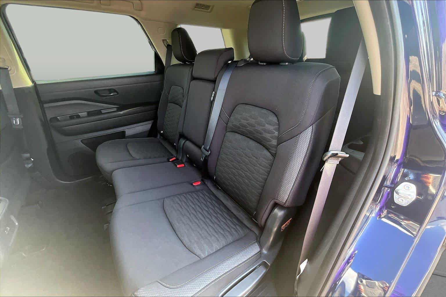 Used 2024 Nissan Pathfinder SV FWD image 21