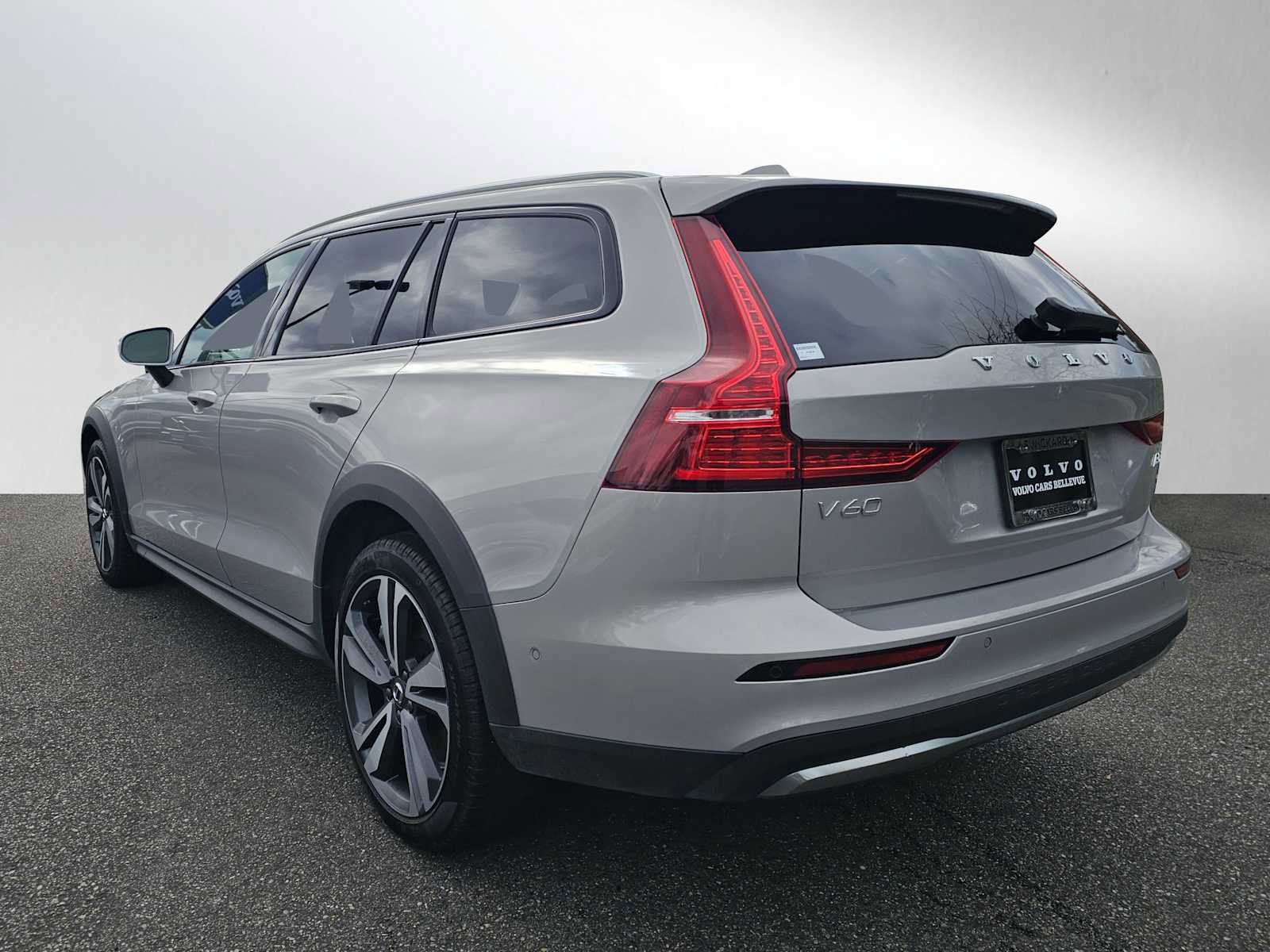 Certified 2025 Volvo V60 B5 Cross Country Plus image 5