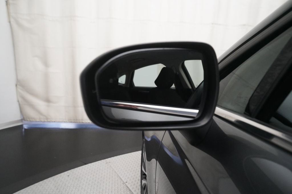 Used 2020 Ford Fusion SE image 24