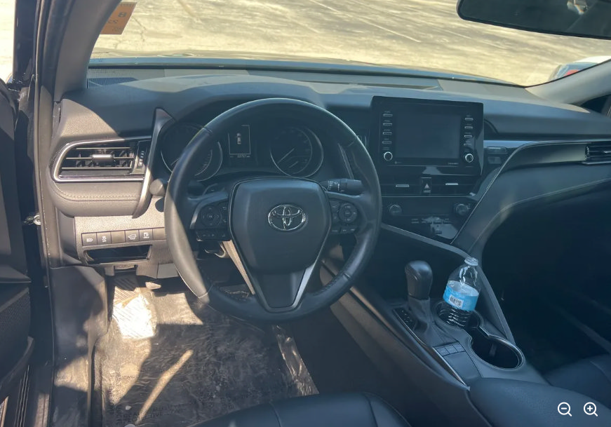 Used 2022 Toyota Camry SE FWD image 8