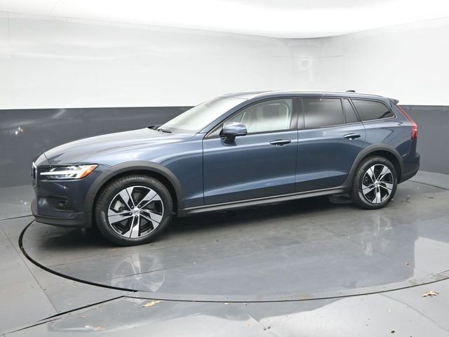 Used 2024 Volvo V60 B5 Cross Country Plus image 4