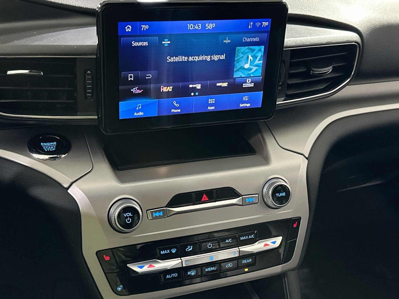 Used 2022 Ford Explorer XLT w/ Equipment Group 202A image 31