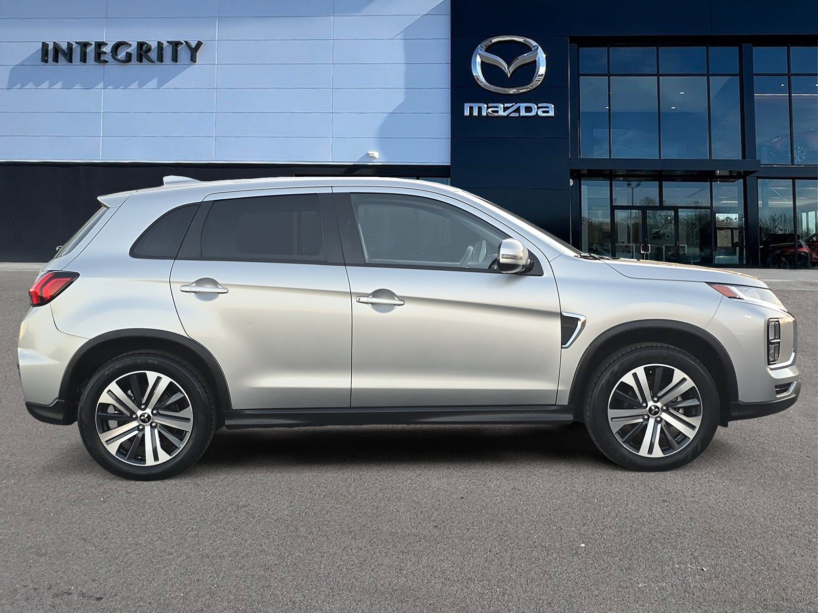 Used 2024 Mitsubishi Outlander Sport SE image 3