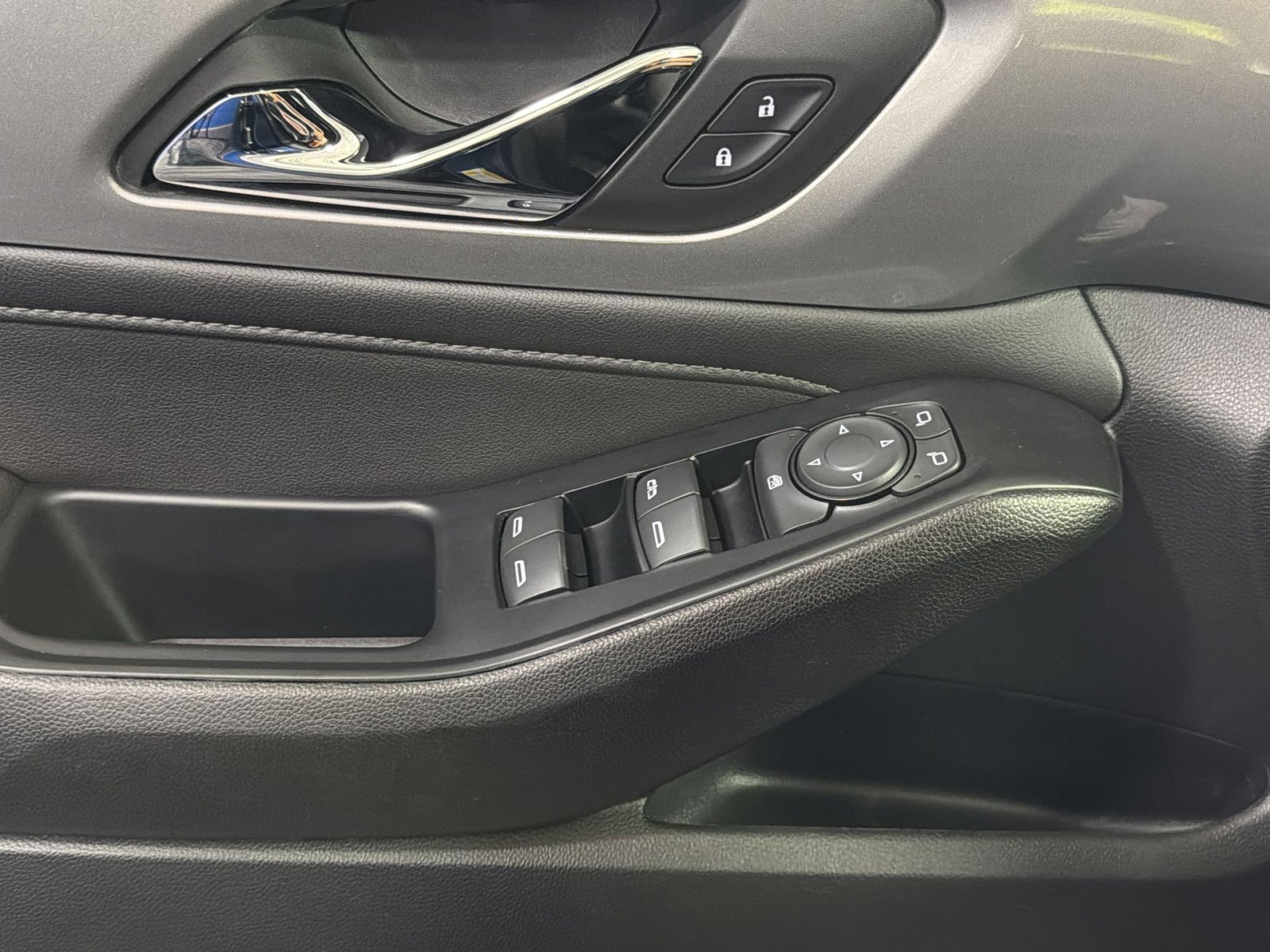 Used 2023 Chevrolet Traverse LT AWD/4WD image 42