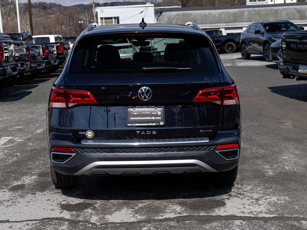 Used 2023 Volkswagen Taos SE w/ Panoramic Sunroof Package AWD/4WD image 5