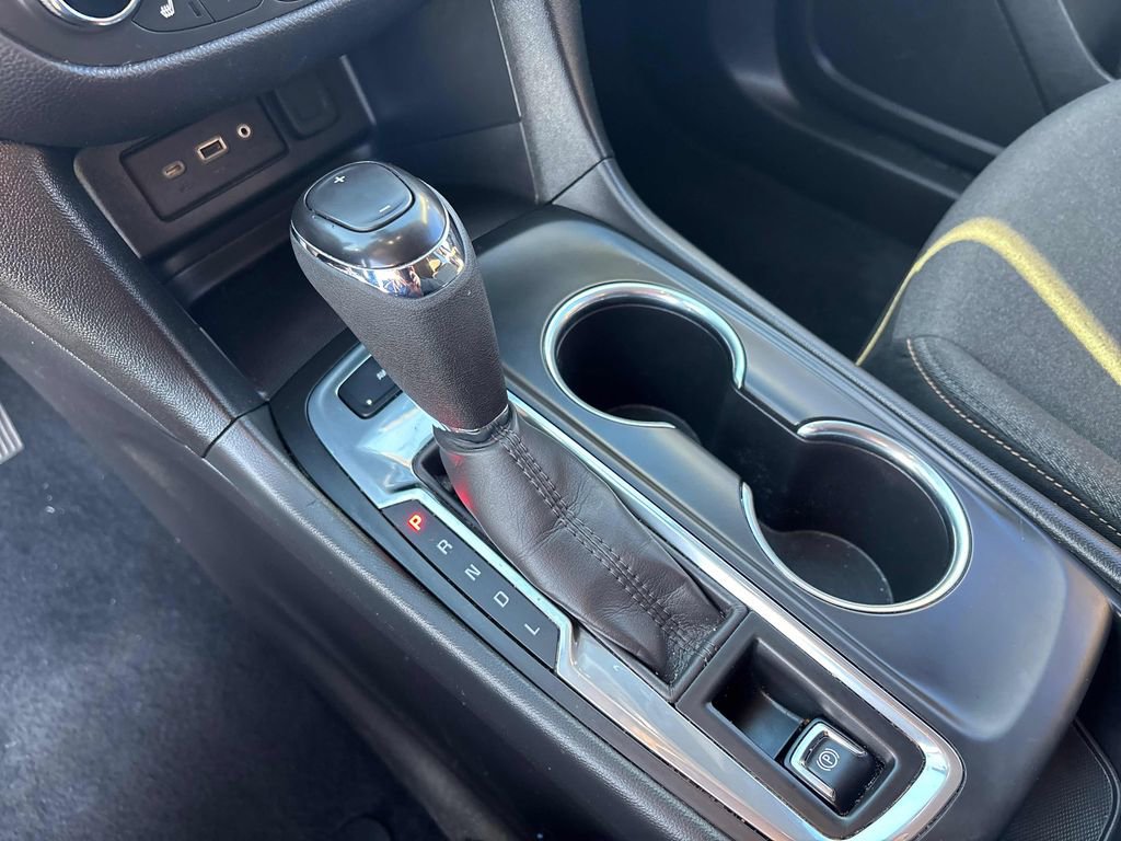 Used 2021 Chevrolet Equinox LT w/ Driver Convenience Package image 28