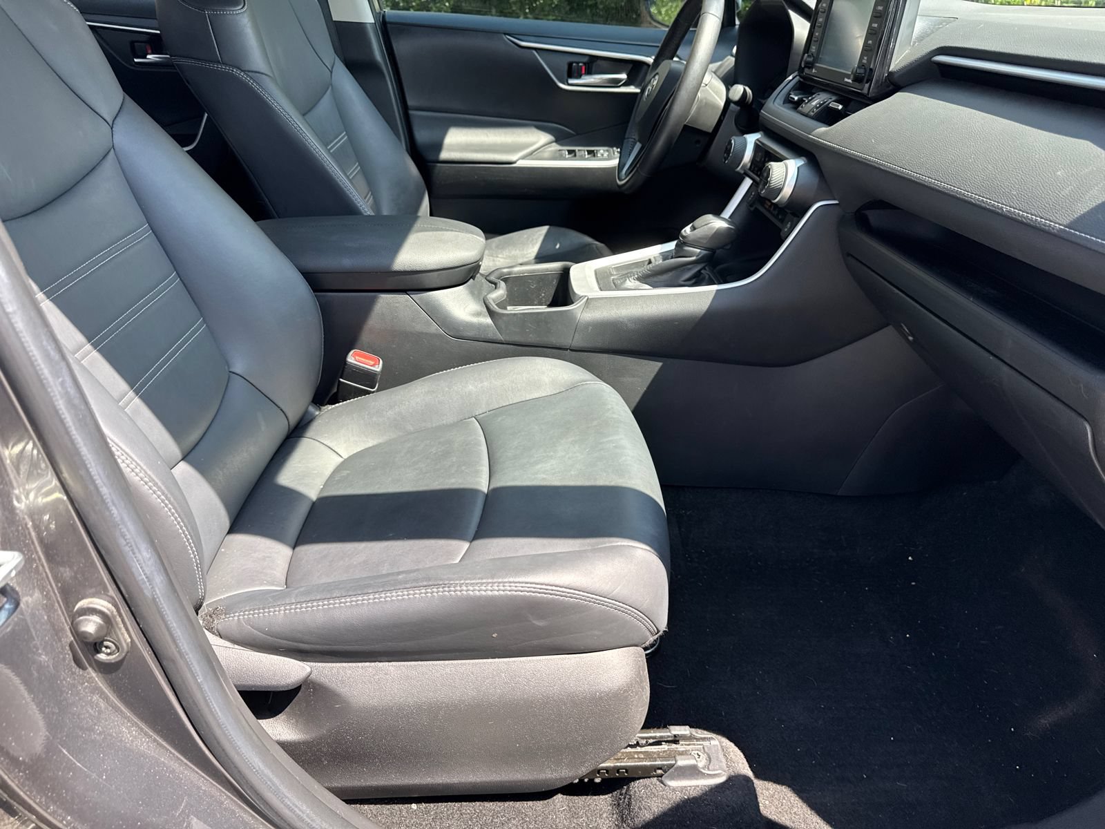Used 2022 Toyota RAV4 XLE Premium FWD image 13
