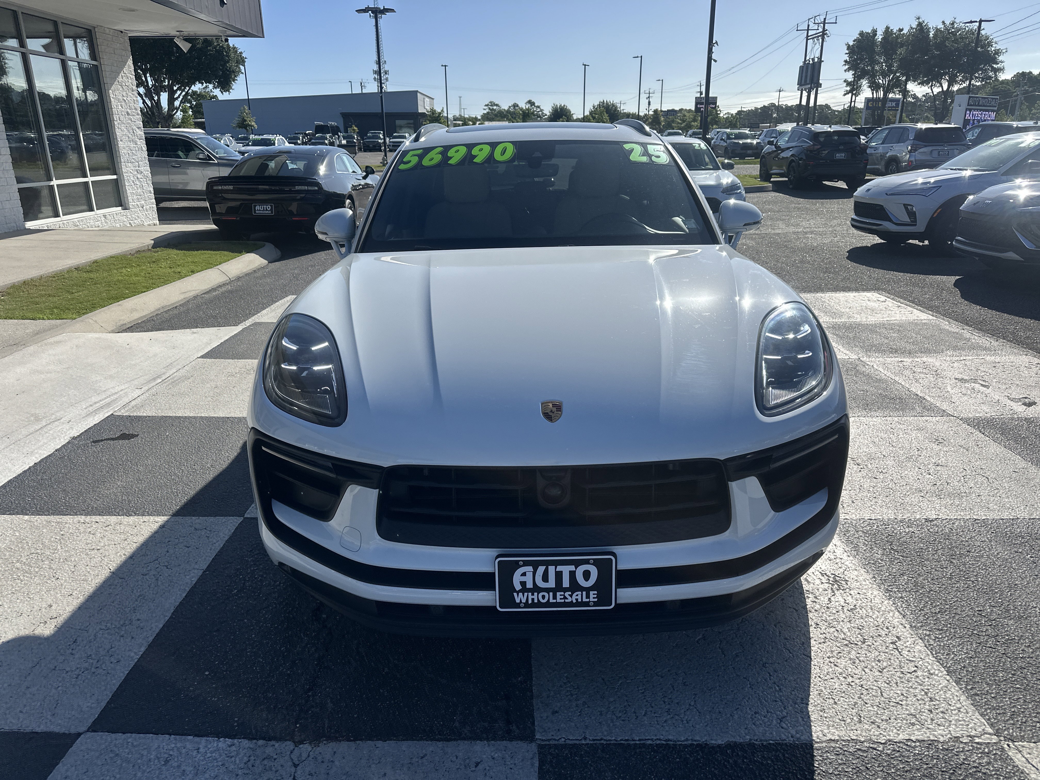 Used 2025 Porsche Macan AWD/4WD image 2