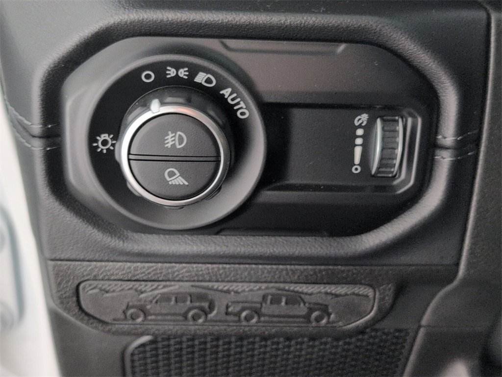 Certified 2024 Jeep Gladiator Mojave w/ Technology Group image 31