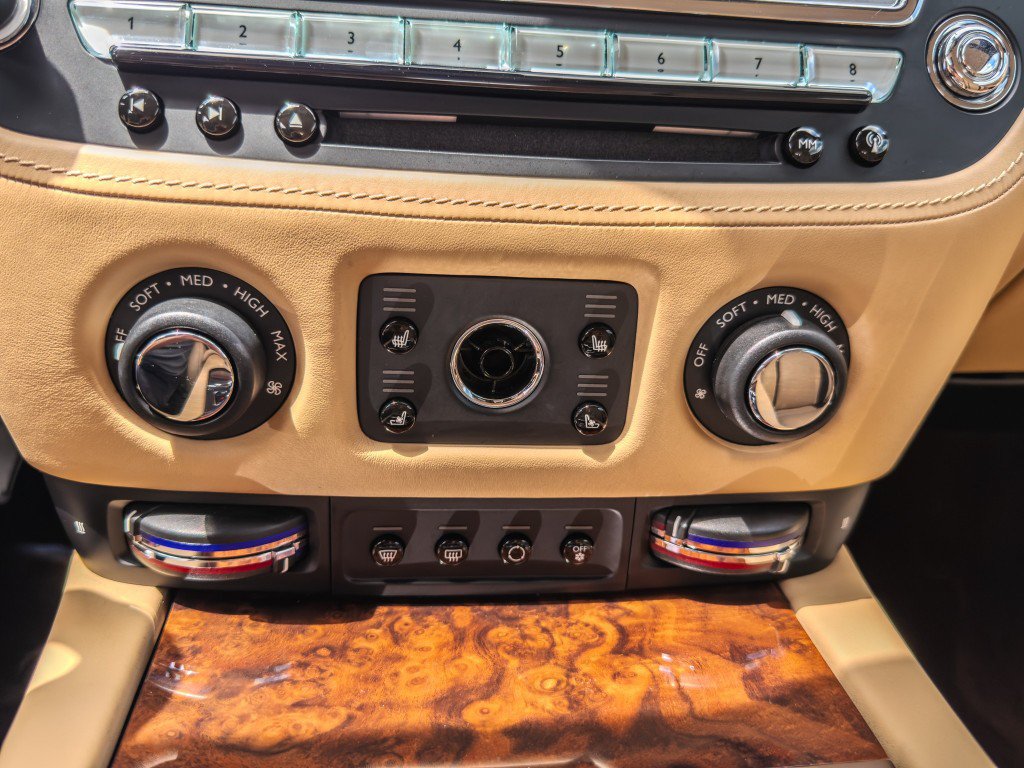 Used 2018 Rolls-Royce Dawn RWD image 42