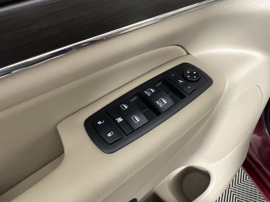 Used 2018 Jeep Grand Cherokee Overland AWD/4WD image 23