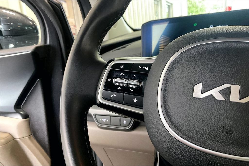 Used 2026 Kia Carnival FWD image 8