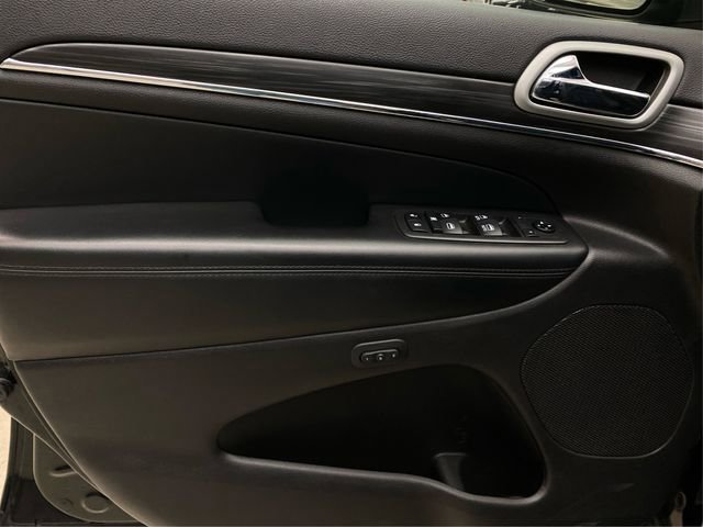 Used 2019 Jeep Grand Cherokee Limited AWD/4WD image 25