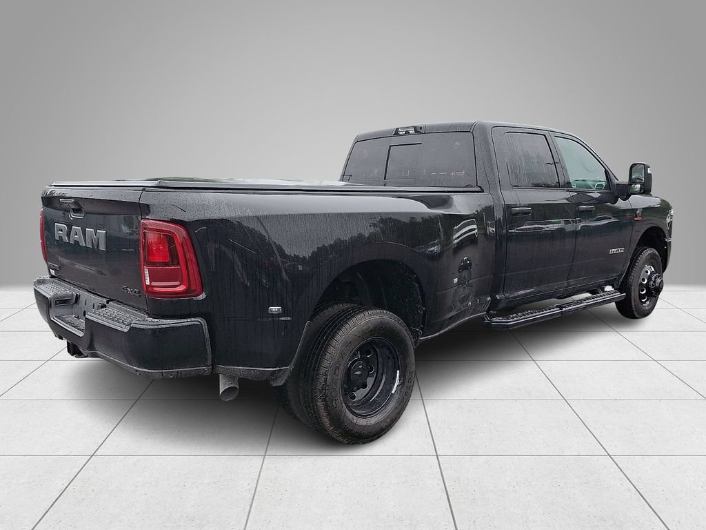 New 2026 RAM 3500 Big Horn AWD/4WD image 4