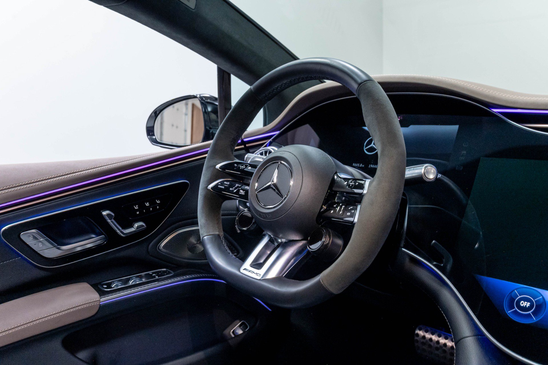Used 2023 Mercedes-Benz EQS AMG 4MATIC w/ Trim Level Package image 35